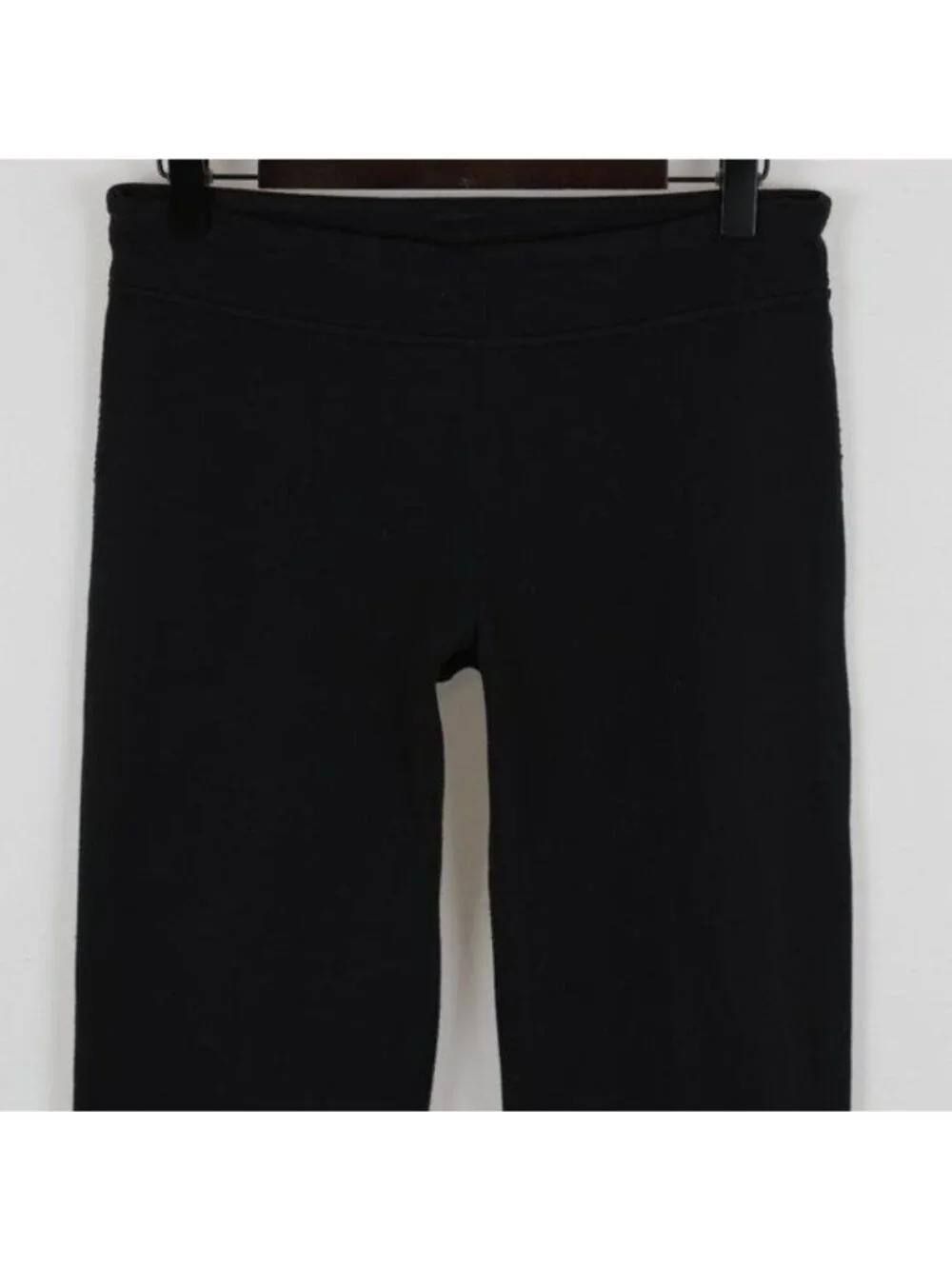 Lululemon Women's Size 6 Black Mid Rise Vented Flare Crop Activewear Leggings